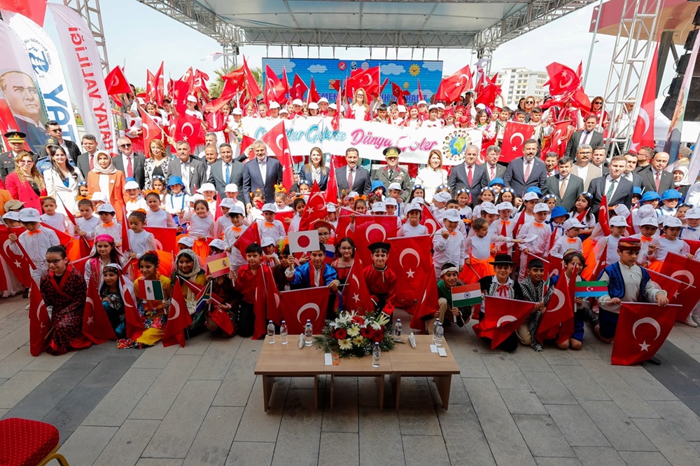 23 Nisan Ulusal Egemenlik ve Çocuk Bayramı’mız; Yaralarımızı Hızla Sardığımız Kadim Şehrimiz Hatay’ımızda Coşku, Sevinç ve Gururla Kutlandı.